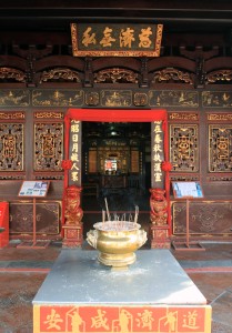 Incense burning in front of the main hall in Cheng Hoon Teng Temple.