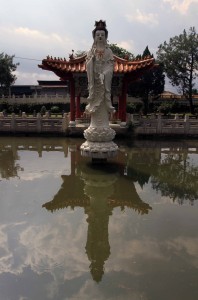 Sculpture in the pond in front of Perak Tong.