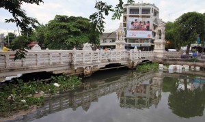 Charoensattha Bridge in Nakhon Pathom.