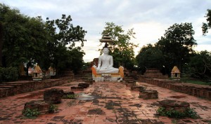 Buddha statue in Wat Samanakottaram.