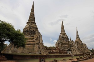 Another view of the three stupas in Wat Phra Si Samphet.