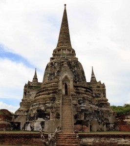 The center stupa ("chedi") in Wat Phra Si Samphet.