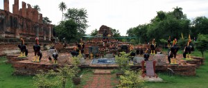 The sermon hall ("vihara") covered with rooster statues in Wat Thammikarat.