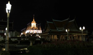 Wat Ratcha Natdaram Worawihan at night.