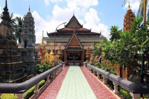The main temple in Wat Preah Prom Rath.