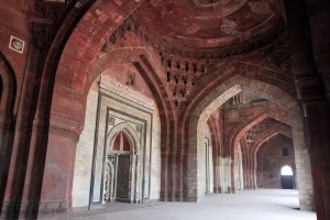 Inside Qila-e-Kuhna Masjid.