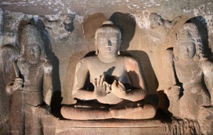 Buddha statues in Cave No. 21.