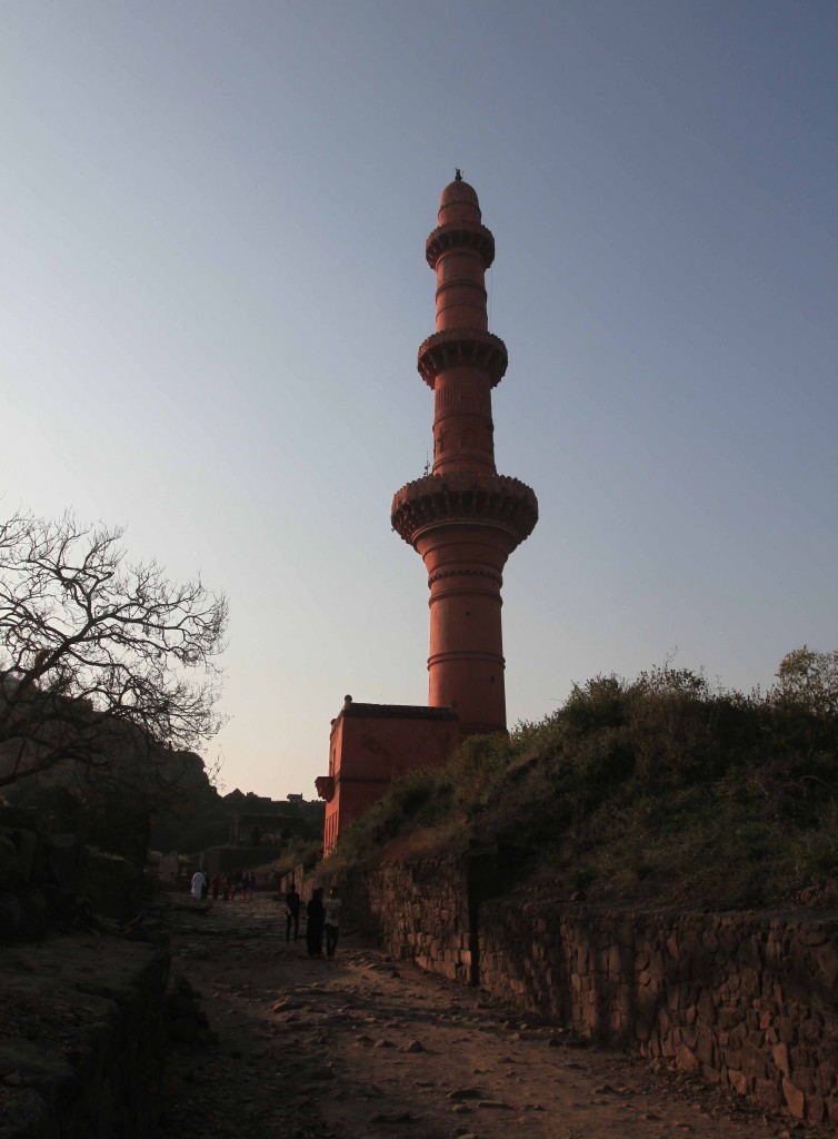 The red mosque with tall minaret, inside Daulatabad Fort.