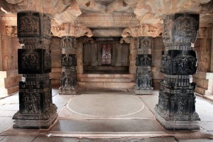 Inside the Hazararama temple.