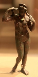 Bronze Venus with gold and precious jewels, from the Roman period.
