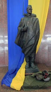 Statue inside the Great Patriotic War Museum.