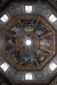 Looking up at the dome for the Cappella dei Principi.