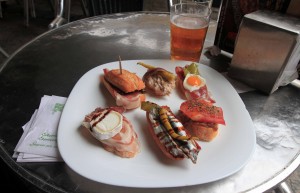 The six tapas and beer I had for lunch.
