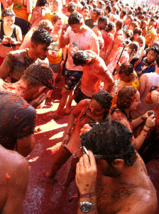 Partiers drenched in tomatoes at the end of La Tomatina (it only lasted an hour, from 11:00 to 12:00).