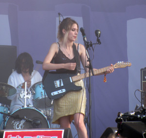 Closeup of the lead singer for Wolf Alice.