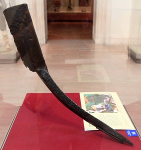 An elephant sword (or "tusk sword") used in India (15th- to 17th-century AD).