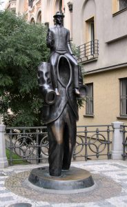 Statue of Franz Kafka by Jaroslav Róna, it is located between the Spanish Synagogue and the Church of the Holy Spirit.