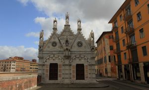 Façade of Santa Maria della Spina.